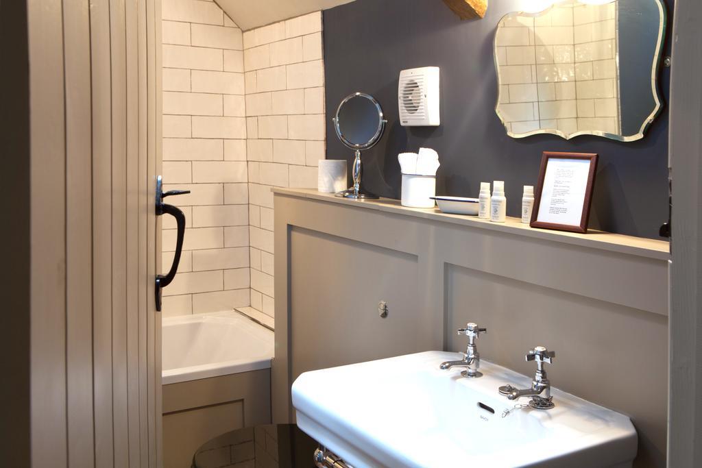 Killingworth Castle Hotel Woodstock Room photo